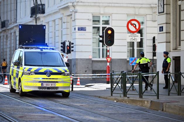 Two explosions in a building due to a gas leak in Brussels BRUSSELS, BELGIUM - AUGUST 14: Emergency response teams, including ambulances, fire engines, and police vehicles, gather at the scene following an explosion in Brussels, Belgium on August 14, 2026. Three people were injured after two explosions occurred due to a gas leak in a building that was being evacuated. Dursun Aydemir Anadolu Brussels Belgium. Editorial use only. Please get in touch for any other usage.  Copyright: x2026xAnadoluxDursunxAydemirx