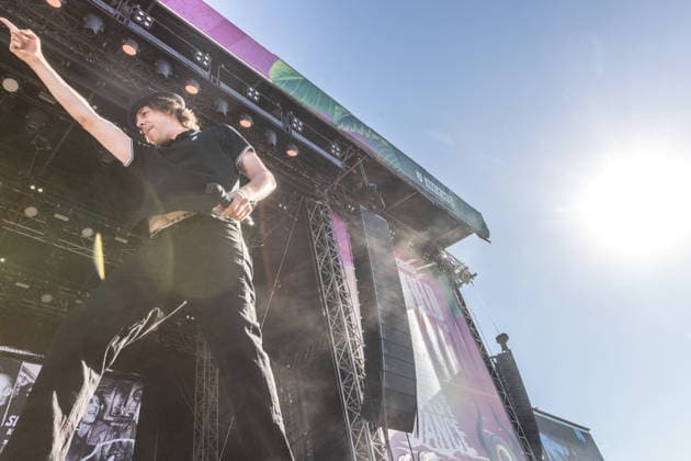 Die deutsche Punkrock Band Sondaschule auf der Mainstage vom Highfield 2026. Gesang Costa Cannabis (Tim Kleinrensing) Gitarre, Gesang Chemokeule (Mirko Klautmann) Bass Matthias Richter (seit 2013) Posaune Chris Altmann (seit 2006) Gitarre Phillip FaF Pfaff (seit 2022) Highfield 2026 Sondaschule *** The German punk rock band Sondaschule on the Main Stage at Highfield 2026: Vocals: Costa Cannabis; Tim Kleinrensing: Guitar, Vocals: Chemokeule, Mirko Klautmann; Bass: Matthias Richter (since 2013); Trombone: Chris Altmann (since 2006); Guitar: Phillip FaF Pfaff (since 2022); Highfield 2026; Sondaschule