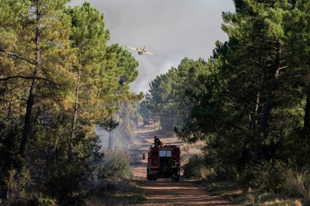 14.08.2026 - Europa, Kroatien, Ninski Stanovi: Großflächiger Vegetationsbrand zwischen Ninski Stanovi und Å½erava in der Gespanschaft Zadar. Zahlreiche Feuerwehrkräfte kämpfen gegen die Flammen. Ein Air Tractor und zwei Canadair sind zur Unterstützung der Löscharbeiten aus der Luft unterwegs. Starker Wind erschwert den Einsatz und begünstigt die Ausbreitung des Feuers. 14.08.2026 - Europa, Hrvatska, Ninski Stanovi: Veliki poÅ¾ar otvorenog prostora izmeÄ‘u Ninskih Stanova i Å½erave u Zadarskoj Å¾upaniji. Brojne vatrogasne snage bore se s vatrom. Air Tractor i Canadair upuÄ‡eni su na poÅ¾ariÅ¡te kako bi pomogli u gaÅ¡enju iz zraka. Jak vjetar oteÅ¾ava gaÅ¡enje i pogoduje Å¡irenju poÅ¾ara. *** August 14, 2026 Europe, Croatia, Ninsk Copyright: xLUKAxKOLANOVICx