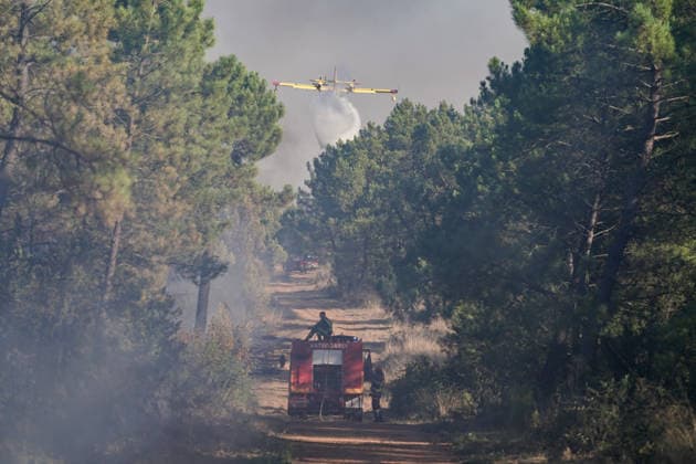 14.08.2026 - Europa, Kroatien, Ninski Stanovi: Großflächiger Vegetationsbrand zwischen Ninski Stanovi und Å½erava in der Gespanschaft Zadar. Zahlreiche Feuerwehrkräfte kämpfen gegen die Flammen. Ein Air Tractor und zwei Canadair sind zur Unterstützung der Löscharbeiten aus der Luft unterwegs. Starker Wind erschwert den Einsatz und begünstigt die Ausbreitung des Feuers. 14.08.2026 - Europa, Hrvatska, Ninski Stanovi: Veliki poÅ¾ar otvorenog prostora izmeÄ‘u Ninskih Stanova i Å½erave u Zadarskoj Å¾upaniji. Brojne vatrogasne snage bore se s vatrom. Air Tractor i Canadair upuÄ‡eni su na poÅ¾ariÅ¡te kako bi pomogli u gaÅ¡enju iz zraka. Jak vjetar oteÅ¾ava gaÅ¡enje i pogoduje Å¡irenju poÅ¾ara. *** August 14, 2026 Europe, Croatia, Ninsk Copyright: xLUKAxKOLANOVICx
