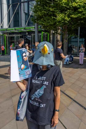 Protest Against TfL Pigeon Shooting Stratford, London, August 14, 2026 Animal rights activists and supporters gathered outside Transport for London™s headquarters in Stratford to protest against the shooting of pigeons at TfL sites. Demonstrators criticised the practice, which campaigners say is used to control pigeon numbers across London™s transport network, and called for non-lethal alternatives to be used instead., Credit:Zak Irfan Avalon  Copyright: xZakxIrfanx xAvalonx 1123030992