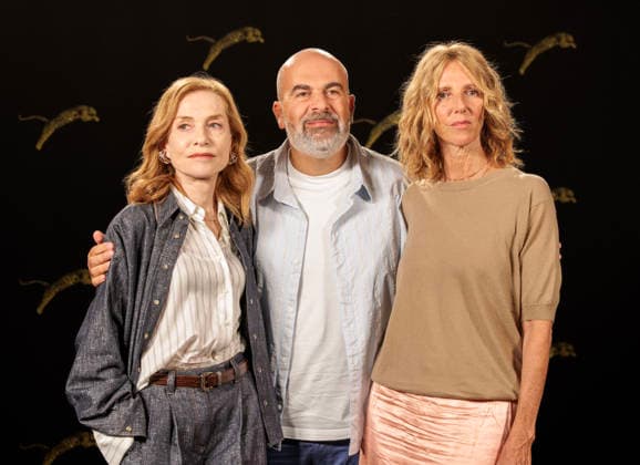 LFF 2026 - Ni Vue Ni Connue Film Photocall Isabelle Huppert, Sandrine Kiberlain and Marc Fitoussi (Director) attend the photocall during the 79th Locarno Film Festival to present the world premiere of Marc Fitoussi s film Ni vue, ni connue on the Piazza Grande in Locarno, Switzerland on August 14, 2026. Photo by Stefan Kraus ABACAPRESS.COM Locarno Switzerland  Copyright: xKrausxStefan ABACAx