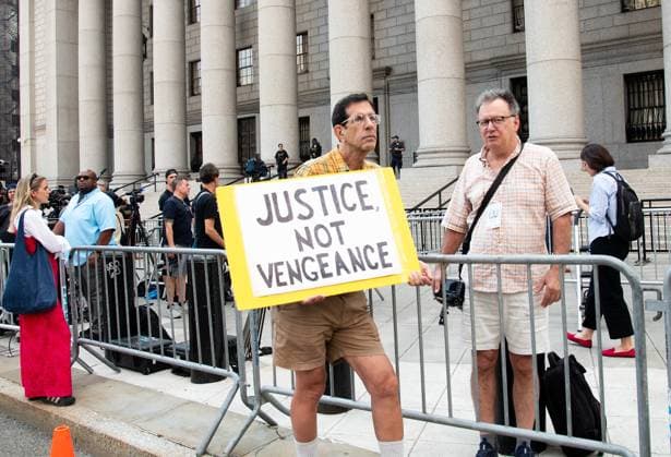Luigi Mangione Pleads Guilty Today in Manhattan Courthouse Luigi Mangione Pleads Guilty Today in Manhattan Courthouse, Downtown Manhattan, NY. 14 Aug 2026 Pictured: Atmosphere. Photo credit: Mayer MEGA TheMegaAgency.com sales@mega.global  Copyright: xThexMegaxAgencyxMayerx xMEGAx