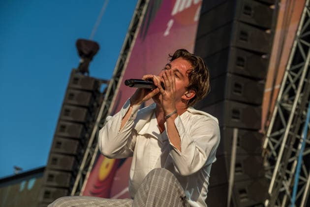 Die Indie Pop Band giant rooks (Gesang, Gitarre, Percussion Frederik Rabe Gitarre Finn Schwieters Schlagzeug Finn Thomas Synthesizer, Piano Jonathan Wischniowski E-Bass Luca Göttner) auf dem Highfield 2026. Highfield 2026 tag 1 - Giant Rooks *** The indie pop band Giant Rooks: Vocals, guitar, percussion: Frederik Rabe; guitar: Finn Schwieters; drums: Finn Thomas; synthesizer, piano: Jonathan Wischniowski; electric bass: Luca Göttner at Highfield 2026. Highfield 2026, Day 1: Giant Rooks