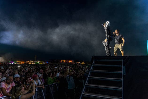 Die Berliner Rap, Hip-Hop, Trap Band BHZ auf dem Highfield Festival 2026 am Störmthaler See bei Großpösna. Die aktuelle BHZ-Besetzung 2026 besteht aus: * Longus Mongus Rap * Ion Miles Rap * Monk Rap * Big Pat Rap * MotB Produzent * Sami Produzent * Themba Produzent Highfield 2026 Tag 1 - BHZ *** The Berlin-based rap, hip-hop, and trap band BHZ at the Highfield Festival 2026 on Lake Störmthal near Großpösna. The current BHZ lineup for 2026 consists of * Longus Mongus (rapper) * Ion Miles (rapper) * Monk (rapper) * Big Pat (rapper) * MotB (producer) * Sami (producer) * Themba (producer) Highfield 2026 Day 1 BHZ