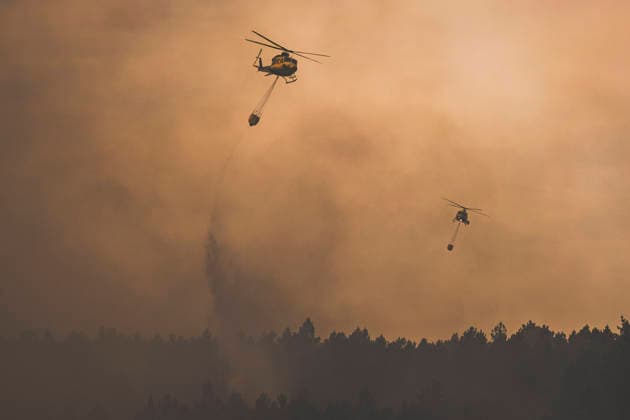 An active wildfire has burned 20 hectares in Lousame, A Coruna. Two helicopters are working to extinguish the fire, as of August 14, 2026, in Lousame, A Coruna, Galicia, Spain. The Regional Ministry of Rural Affairs has reported an active wildfire that has already burned approximately 20 hectares in the A Coruna municipality of Lousame. Specifically, according to the regional government, the fire broke out around 5:30 p.m. in the parish of Lesende and, according to preliminary estimates, it has affected about 20 hectares. To extinguish the fire, two technicians, nine firefighters, 13 firefighting crews, eight motorized pumps, three backhoes, nine helicopters, and four airplanes—including resources from the BRIF in Laza. AUGUST 14, 2026 FIR  Copyright: xAgostimex 7714678