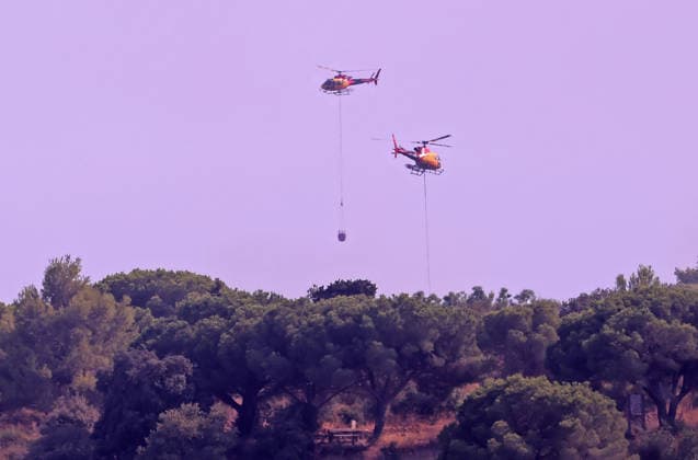 Forest Fire In The Upper Part Of Barcelona Firefighters deployed 10 fire engines and four helicopters and brought the fire under control after four hours of work in Barcelona, Spain, on August 14, 2026. More than 500 wildfires have been recorded in Catalonia this summer. One of the latest broke out in the Collserola mountain range, near a telecommunications tower overlooking Barcelona. The blaze burned 10 hectares and threatened populated areas, prompting authorities to order residents in Barcelona s upper neighborhoods to remain indoors Barcelona Barcelona Spain  Copyright: xUrbanandsportx originalFilename: urbanandsport-forestfi260814_npV2Y.jpg
