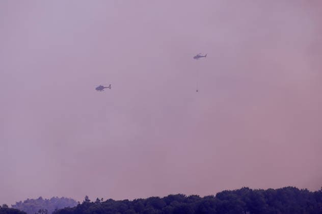 Forest Fire In The Upper Part Of Barcelona Firefighters deployed 10 fire engines and four helicopters and brought the fire under control after four hours of work in Barcelona, Spain, on August 14, 2026. More than 500 wildfires have been recorded in Catalonia this summer. One of the latest broke out in the Collserola mountain range, near a telecommunications tower overlooking Barcelona. The blaze burned 10 hectares and threatened populated areas, prompting authorities to order residents in Barcelona s upper neighborhoods to remain indoors Barcelona Barcelona Spain  Copyright: xUrbanandsportx originalFilename: urbanandsport-forestfi260814_npoAj.jpg