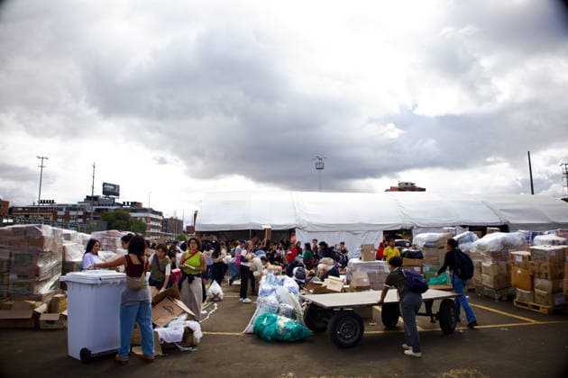 Colombia Earthquake - Donations People in Bogota, Colombia gather to collect and categorize donations for the victims of the 7,4 earthquake that struck Colombia on August 10 outside El Campin Stadium on August 14, 2026. Bogota Bogota D.C Colombia Copyright: xIsabellaxBobadillax