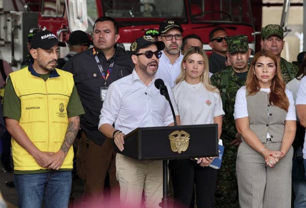 Search and rescue operations continue in quake-hit Pereira PEREIRA, COLOMBIA - AUGUST 14: Colombian President Abelardo de la Espriella (C) delivers a speech during his visit to Pereira and pledged to support the city and its reconstruction in Pereira, Colombia, on August 14, 2026. Search and rescue operations continue at various locations across the city; the death toll has reached 94, and 41,600 families have been affected, according to a report by Colombian President. Alexis Munera Anadolu Pereira Colombia. Editorial use only. Please get in touch for any other usage.  Copyright: x2026xAnadoluxAlexisxMunerax
