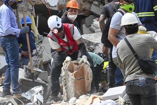 Search and rescue operations continue in quake-hit Pereira PEREIRA, COLOMBIA - AUGUST 14: Search and rescue operations continue at various locations across Pereira, in Colombia, on August 14, 2026. The death toll has reached 94, and 41,600 families have been affected, according to a report by Colombian President Abelardo de la Espriella, who visited Pereira and pledged to support the city and its reconstruction. Alexis Munera Anadolu Pereira Colombia. Editorial use only. Please get in touch for any other usage.  Copyright: x2026xAnadoluxAlexisxMunerax