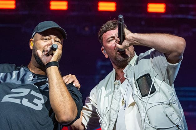 Rostock Deutschland 14. August 2026: Marteria - Zum Glück in die Zukunft Tour 2026 - Rostock Im Bild: v.li. Peter Boateng und Marten Laciny (Marteria) *** Rostock, Germany, August 14, 2026 Marteria Zum Glück in die Zukunft Tour 2026 Rostock Pictured, from left: Peter Boateng, Marten Laciny, and Marteria Copyright: xFotostandx xVoelkerx