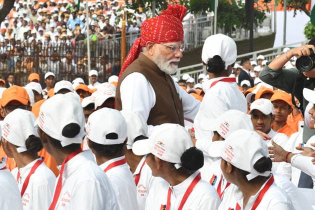 August 15, 2026, Delhi, Delhi, India: Indian Prime Minister Narendra Modi with school student Adress from the Rampart of Redfort on the occassion of Nation Celebrate 80th Indpendent Day, in New Delhi on Saturday 15Aug, 2026, , INDIA Delhi India - ZUMAb226 20260815_zip_b226_022 Copyright: xRavixBatrax