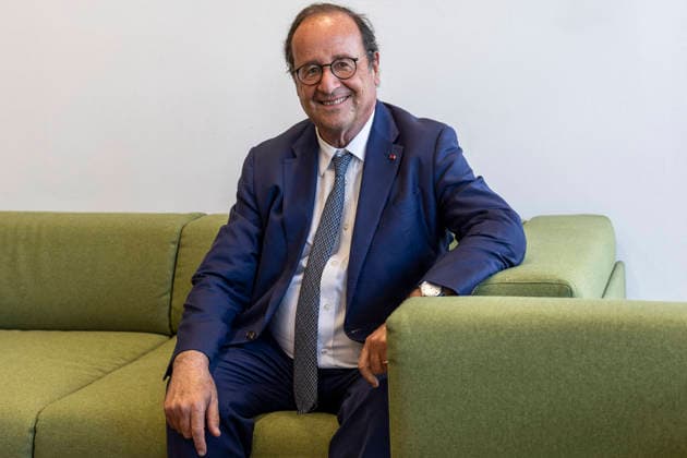 Exclusive - François Hollande meets with local officials - Saint-Medard-en-Jalles Exclusive - Former French President François Hollande visits the town hall and meets with Mayor Stephane Delpeyrat-Vincent and Member of Parliament (MP) Marie Recalde. The meeting follows the wildfires that affected the Gironde region in Saint-Medard-en-Jalles, France, on August 14, 2026. Photo by Margot Le Gonidec ABACAPRESS.COM Saint-Medard-en-Jalles France  Copyright: xLexGonidecxMargot ABACAx