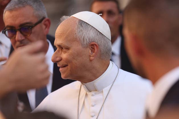 IPA87492652 - Vatican City - Italy, August 15, 2026: The Pope™s arrival in the square and his greeting to the faithful. Pope Leo XIV presides over Mass for the Solemnity of the Assumption at the Pontifical Parish of St. Thomas of Villanova, in the town of Castelli Romani.  Copyright: xmarcoxiacobuccix xmarcoxiacobuccix 87492652