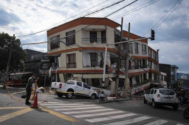 (260815) -- PEREIRA, Aug. 15, 2026 -- This photo taken on Aug. 14, 2026 shows vehicles and buildings damaged in an earthquake in Pereira, Colombia. A 7.4-magnitude earthquake jolted western Colombia on Monday. (Photo by Xinhua) COLOMBIA-PEREIRA-EARTHQUAKE-AFTERMATH AndresxMoreno 