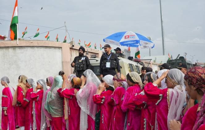 Independence Day celebrations held in Srinagar SRINAGAR, JAMMU AND KASHMIR, INDIA, AUGUST 15, 2026: Independence Day celebrations are held at Bakshi Stadium in Srinagar, with Jammu and Kashmir Chief Minister Omar Abdullah leading the commemorations. Celebrations and festivities are also held around the city s iconic Ghanta Ghar as India marks its 80th Independence Day. SRINAGAR JAMMU AND KASHMIR India Copyright: x xSameerxHussainx xJNAxPressx