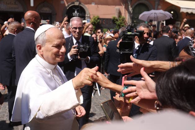 IPA87496283 - Vatican City - Italy, August 15, 2026: At the end of Mass, the Pope exits and makes his way to the Apostolic Palace, greeting the faithful. Pope Leo XIV presides over Mass for the Solemnity of the Assumption at the Pontifical Parish of St. Thomas of Villanova, in the town of Castelli Romani.  Copyright: xmarcoxiacobuccix xmarcoxiacobuccix 87496283