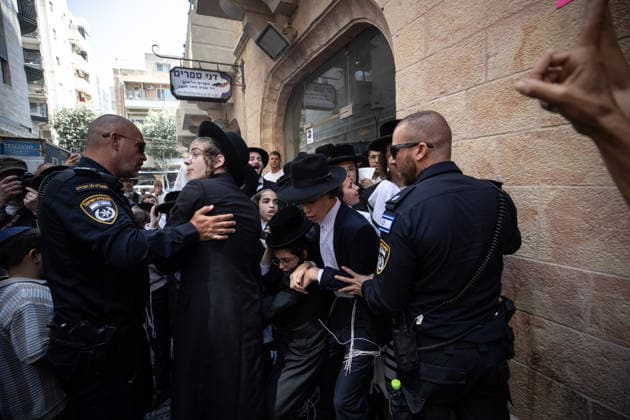 Ultra-Orthodox Jews protest outside cafe over alleged Shabbat violation in Israel JERUSALEM - AUGUST 15: Ultra-Orthodox Jews protest outside the Bastima cafe in West Jerusalem on August 15, 2026, saying the cafe was open on Saturday during Shabbat, when work is prohibited according to their religious beliefs. Mostafa Alkharouf Anadolu Jerusalem Jerusalem. Editorial use only. Please get in touch for any other usage.  Copyright: x2026xAnadoluxMostafaxAlkharoufx