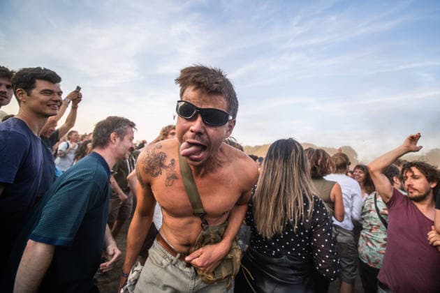 Turnstile live at Syd For Solen 2026 Copenhagen, Denmark. 14th, August 2026. Concert goers seen in a dusty mosh pit at a live concert with the American hardcore punk band Turnstile during the Danish music festival Syd For Solen 2026 in Copenhagen. Denmark, Copenhagen  Copyright: xGonzalesxPhoto RolfxMeldgaardx