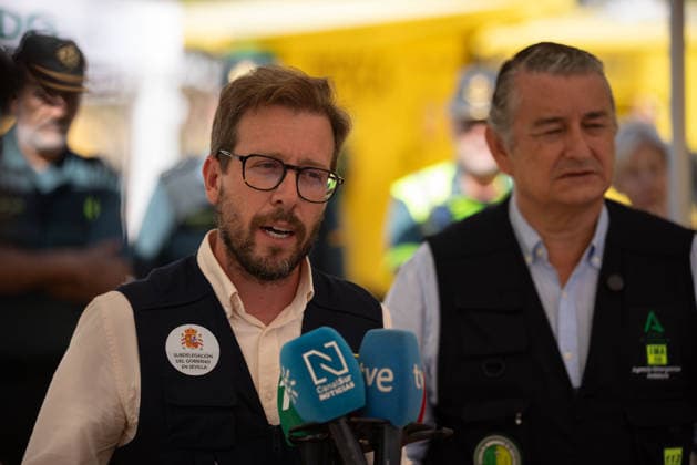 Antonio Sanz Provides an Update on the Huelva Wildfire at the PMA in Niebla. The First Vice President and Minister of the Presidency, Health, and Emergencies, Antonio Sanz, addresses the media. On August 15, 2026, in Niebla, Huelva, Andalusia, Spain. The First Vice President and Minister of the Presidency, Health, and Emergencies, Antonio Sanz, addresses the media at the Forward Command Post for the fire in Niebla, Huelva. His briefing provides information on the fire’s progress and the status of the emergency response deployed in the area. August 15, 2026, Huelva, Andalusia, Spain Huelva, Andalusia, Spain Spain  Copyright: xClaraxCarrascox 7715244