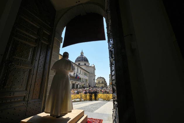 Pope Leo XIV Leads The Angelus in Castel Gandolfo - Italy Pope Leo XIV blesses the faithful gathered at Castel Gandolfo, Italy on August 15, 2026 for the Angelus on the Solemnity of the Assumption. Photo by (EV) Simone Risoluti Vatican Media ABACAPRESS.COM Castel Gandolfo Italy  Copyright: xABACAx