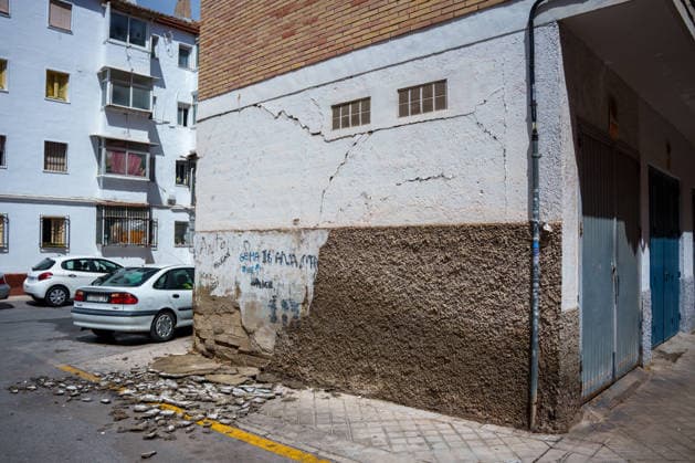 A magnitude 5 earthquake strikes Granada Impact of the magnitude 5 earthquake on buildings and homes in the city of Granada August 15, 2026, in Granada, Andalusia, Spain A magnitude 5 earthquake with its epicenter in the town of Alhendín shook the city of Granada and its metropolitan area early Saturday morning, causing no personal injuries but resulting in extensive property damage. The quake has forced the Regional Government of Andalusia to activate the emergency phase in response to the seismic risk. AUGUST 15, 2026 Francisco J. Granada, Andalusia, Spain Granada, Andalusia, Spain Spain  Copyright: xFranciscoxJ.xOlmox 7715354