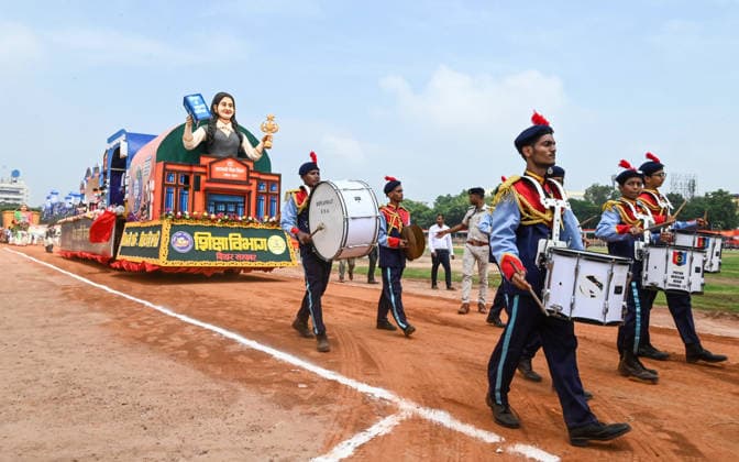 Tableaux of Bihar Government Schemes Displayed at Gandhi Maidan During Independence Day Celebrations Patna, Aug 15 (ANI): Tableaux depicting various Bihar government schemes are displayed and artists perform during the Independence Day celebrations at Gandhi Maidan, in Patna on Saturday. Patna Bihar India Copyright: xANIx ANI_20260815280