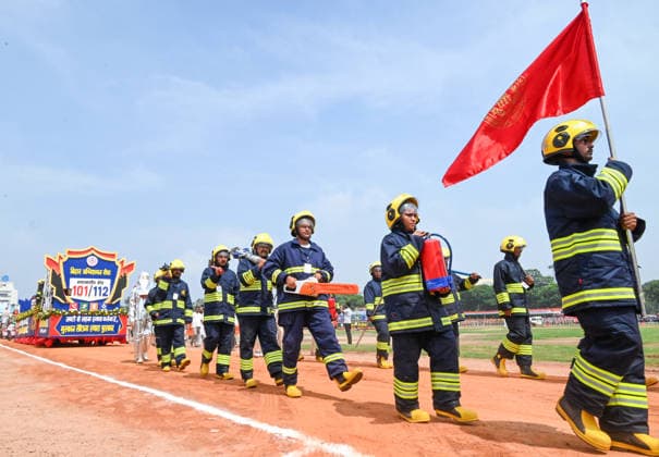 Bihar Fire Service Personnel March with Tableau During Independence Day Celebrations at Gandhi Maidan Patna, Aug 15 (ANI): Personnel of Bihar Fire Service march with their tableau during the Independence Day celebrations at Gandhi Maidan, in Patna on Saturday. Patna Bihar India Copyright: xANIx ANI_20260815283