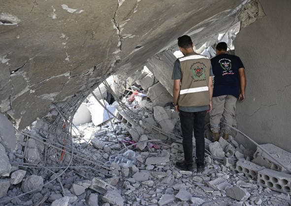 Israeli warplanes carried out airstrikes on towns in southern Lebanon despite the ceasefire NABATIEH GOVERNORATE, LEBANON - AUGUST 15: A general view of widespread destruction and piles of rubble following an Israeli airstrike on the town of Ansar in the Nabatieh Governorate, southern Lebanon, on August 15, 2026. At least seven people were killed and three others injured when an early morning air raid targeted a residential area, leaving severe structural damage across the neighborhood. Houssam Shbaro Anadolu Nabatieh Lebanon. Editorial use only. Please get in touch for any other usage.  Copyright: x2026xAnadoluxHoussamxShbarox