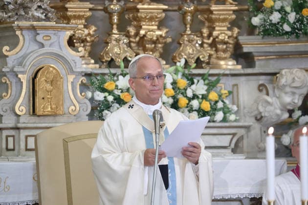 ITALY - POPE LEO XIV ARRIVES TO LEAD HOLY MASS FOR THE SOLEMNITY OF THE ASSUNTION OF THE BLESSED VIRGIN MARY IN THE PONTIFICAL PARISH OF ST THOMAS OF VILLANOVA IN THE PONTIFICAL SUMMER ESTATE OF CASTEL GANDOLGO - 2026 8 15 Italy, Castel Gandolfo , Vatican, 2026 8 15 Pope Leo XIV arrives to lead Holy Mass for the Solemnity of the Assumption of the Blessed Virgin Mary in the Parrocchia Pontificia di San Tommaso da Villanova (Pontifical Parish of St. Thomas of Villanova) in the pontifical summer estate of Castel Gandolfo, near Rome, Italy EDITORIAL USE ONLY - NO BOOKS Copyright: xG.galazkax POOL xCPPx