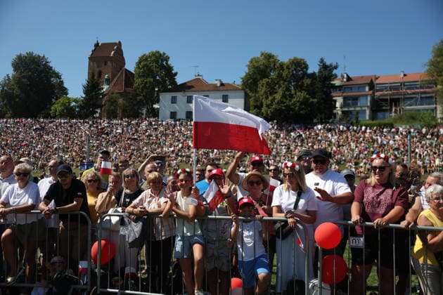Polish Armed Forces Day Celebrated in Warsaw WARSAW, POLAND - AUGUST 15: People attend a military parade on Polish Armed Forces Day in Warsaw, Poland on 15th August, 2026. Every year on 15 August Poland commemorates the Battle of Warsaw, also known as the Miracle on the Vistula. In 1920, the Polish army stopped Soviet troops, preventing their aggression against Europe. Beata Zawrzel Anadolu Warsaw Poland. Editorial use only. Please get in touch for any other usage.  Copyright: x2026xAnadoluxBeataxZawrzelx