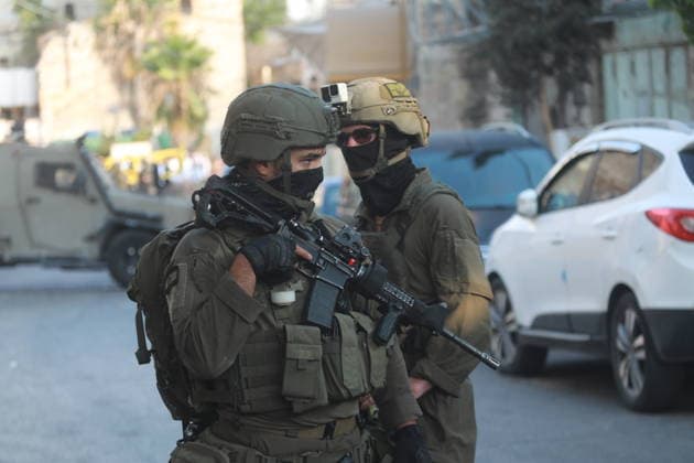 Israeli Soldiers Deploy in Hebron Old City as Settlers Tour Area Israeli soldiers deploy in the Old City of Hebron in the West Bank, on August 15, 2026, as Israeli settlers tour the area under their protection after forces closed roads and alleys, restricting the movement of Palestinian residents. Photo by Mamoun Wazwaz apaimages Hebron West Bank Palestinian Territory 150826_Hebron_MW_00(15) Copyright: xapaimagesxMamounxWazwazx xapaimagesx