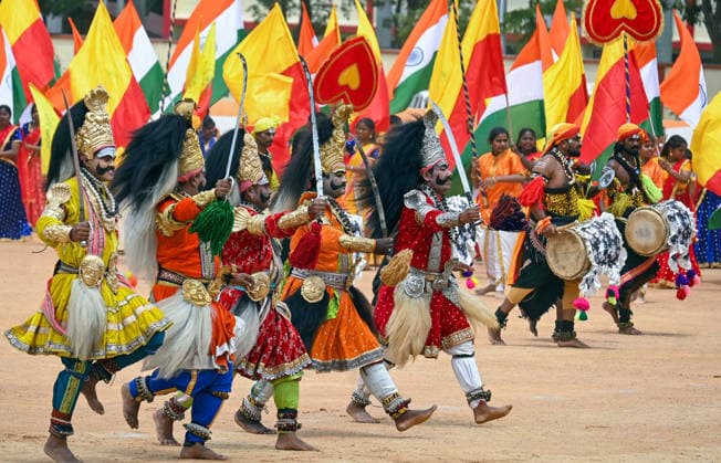 80th Independence Day Celebrations in Bengaluru Bengaluru, Aug 15 (ANI): Government school students perform during the 80th Independence Day celebrations at Field Marshal Manekshaw Parade Ground, in Bengaluru on Saturday. Bengaluru Karnataka India Copyright: xANIx ANI_20260815593