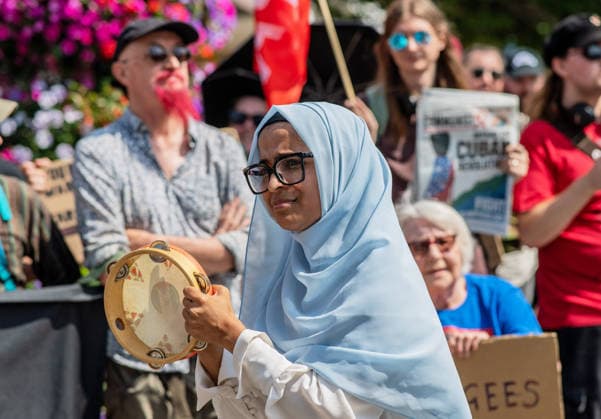 Anti-immigration demonstrators and Stand Up to Racism counter-protesters rally in Maidstone MAIDSTONE, UNITED KINGDOM - AUGUST 15: Activists from Stand Up to Racism assemble outside County Hall in Maidstone, Kent, United Kingdom, on August 15, 2026, to counter-protest against the far-right Kent Nationalist Movement as they gathered before marching through the town center. While the far-right group voiced opposition to government border policies, asylum seeker housing programs, and mass migration, Stand Up to Racism demonstrators chanted slogans and displayed placards to denounce far-right activity and express solidarity with refugees, with police officers maintaining a presence to keep the opposing groups separated. Stuart Brock Anadolu M  Copyright: x2026xAnadoluxStuartxBrockx