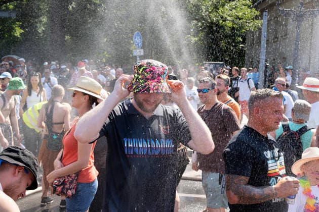Berlin,15.08.2026,am heutigen Tag rollt die Rave the Planet Parade zum 5.Mal durch die Hauptstadt.Von 13.50 bis 22.00 Uhr verwandelt sich die Straße des 17.Juni zwischen Brandenburger Tor und Siegessäule in den größten Open-Air-Dancefloor der Stadt. *** Berlin, August 15, 2026—Today, the Rave the Planet Parade is rolling through the capital for the fifth time. From 1:50 p.m. to 10:00 p.m., Straße des 17. Juni between the Brandenburg Gate and the Victory Column will be transformed into the city’s largest open-air dance floor.