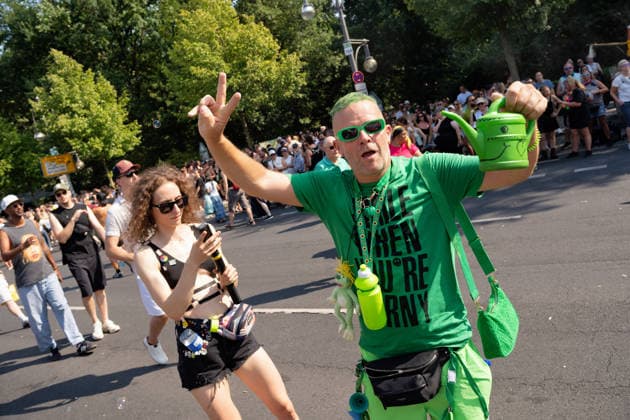 Berlin,15.08.2026,am heutigen Tag rollt die Rave the Planet Parade zum 5.Mal durch die Hauptstadt.Von 13.50 bis 22.00 Uhr verwandelt sich die Straße des 17.Juni zwischen Brandenburger Tor und Siegessäule in den größten Open-Air-Dancefloor der Stadt. *** Berlin, August 15, 2026—Today, the Rave the Planet Parade is rolling through the capital for the fifth time. From 1:50 p.m. to 10:00 p.m., Straße des 17. Juni between the Brandenburg Gate and the Victory Column will be transformed into the city’s largest open-air dance floor.
