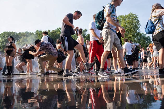 Berlin,15.08.2026,am heutigen Tag rollt die Rave the Planet Parade zum 5.Mal durch die Hauptstadt.Von 13.50 bis 22.00 Uhr verwandelt sich die Straße des 17.Juni zwischen Brandenburger Tor und Siegessäule in den größten Open-Air-Dancefloor der Stadt. *** Berlin, August 15, 2026—Today, the Rave the Planet Parade is rolling through the capital for the fifth time. From 1:50 p.m. to 10:00 p.m., Straße des 17. Juni between the Brandenburg Gate and the Victory Column will be transformed into the city’s largest open-air dance floor.