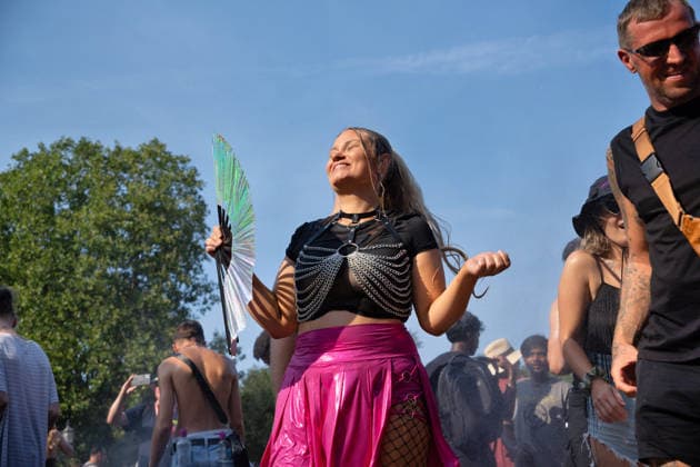 Berlin,15.08.2026,am heutigen Tag rollt die Rave the Planet Parade zum 5.Mal durch die Hauptstadt.Von 13.50 bis 22.00 Uhr verwandelt sich die Straße des 17.Juni zwischen Brandenburger Tor und Siegessäule in den größten Open-Air-Dancefloor der Stadt. *** Berlin, August 15, 2026—Today, the Rave the Planet Parade is rolling through the capital for the fifth time. From 1:50 p.m. to 10:00 p.m., Straße des 17. Juni between the Brandenburg Gate and the Victory Column will be transformed into the city’s largest open-air dance floor.