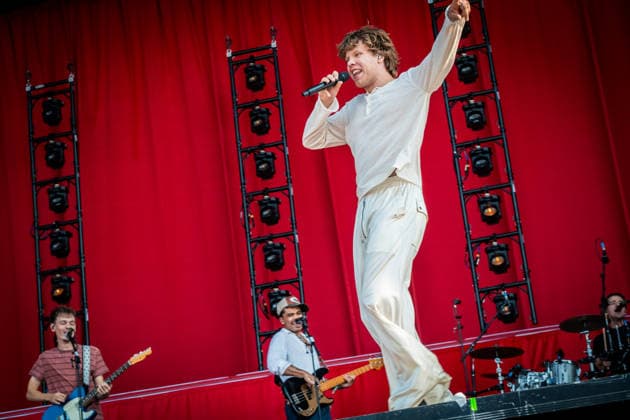 Der Berliner Rapper Zartmann mit Band am zweiten Tag des Highfield 2026 Highfield 2026 - Tag 2 Zartmann *** Berlin rapper Zartmann performs with his band on the second day of Highfield 2026 Highfield 2026 Day 2 Zartmann