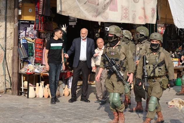 August 15, 2026, Hebron, Palestine, State of: HEBRON, WEST BANK, PALESTINE, AUGUST 15, 2026: Israeli settlers enter the Old City of Hebron under the protection of Israeli soldiers, while Palestinians, including women and children, are prevented from reaching their homes. The incident took place amid heightened tensions in the occupied West Bank. Hebron Palestine, State of  - ZUMAq101 20260815_zna_q101_110 Copyright: xMosabxShawerx