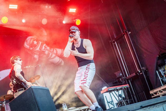 Der deutsche Pop Hip Hopper Ritter Lean mit Band am zweiten Tag des Highfield 2026. (Adrian Julius Tillmann) Highfield - Tag 2 - Ritter Lean *** German pop-hip-hop artist Ritter Lean with his band on the second day of Highfield 2026 Adrian Julius Tillmann Highfield Day 2 Ritter Lean
