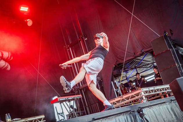 Der deutsche Pop Hip Hopper Ritter Lean mit Band am zweiten Tag des Highfield 2026. (Adrian Julius Tillmann) Highfield - Tag 2 - Ritter Lean *** German pop-hip-hop artist Ritter Lean with his band on the second day of Highfield 2026 Adrian Julius Tillmann Highfield Day 2 Ritter Lean