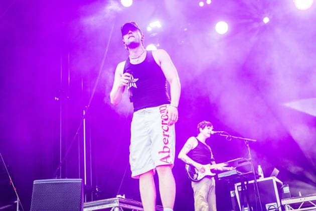 Der deutsche Pop Hip Hopper Ritter Lean mit Band am zweiten Tag des Highfield 2026. (Adrian Julius Tillmann) Highfield - Tag 2 - Ritter Lean *** German pop-hip-hop artist Ritter Lean with his band on the second day of Highfield 2026 Adrian Julius Tillmann Highfield Day 2 Ritter Lean