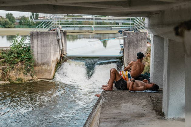 Heatwave in France s Nancy NANCY, FRANCE - AUGUST 15: People try to cool off near a river during heatwave in Nancy, France on August 15, 2026. Muhammed Said Tako Anadolu Nancy France. Editorial use only. Please get in touch for any other usage.  Copyright: x2026xAnadoluxMuhammedxSaidxTakox