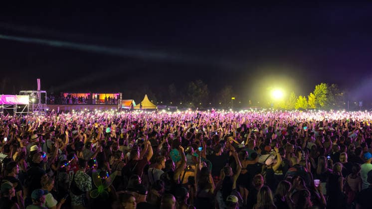 Die deutsche Pop-Rock-Band Das Lumpenpack (Gesang Jonas Frömming Gesang, Gitarre Maximilian Kennel Schlagzeug Alexandra Eckert (ab 2020) Gitarre, Keyboard Jason Bartsch (ab 2020) Bass Lola Schrode ) auf dem Highfield 2026 südlich von Leipzig. Highfield - Tag 2 - Das Lumpenpack *** The German pop-rock band Das Lumpenpack: Vocals: Jonas Frömming; Vocals, Guitar: Maximilian Kennel; Drums: Alexandra Eckert (since 2020); Guitar, keyboard; Jason Bartsch (joined in 2020), bass; Lola Schrode at Highfield 2026, south of Leipzig; Highfield Day 2: Das Lumpenpack