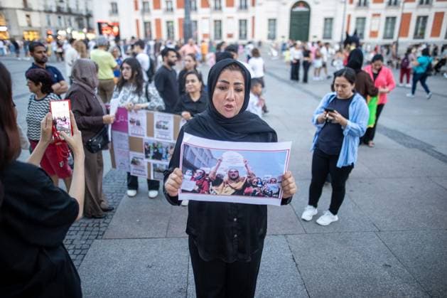 August 15, 2026, Madrid, Spain: A woman carries a banner during a rally in Madrid s Puerta del Sol, Afghan women asylum seekers and feminist groups gathered to commemorate the five-year anniversary of the Taliban s return to power in Afghanistan, following the withdrawal of US and NATO troops and the resulting setbacks in human rights and the rise of gender apartheid. Madrid Spain - ZUMAs197 20260815_aaa_s197_109 Copyright: xDavidxCanalesx