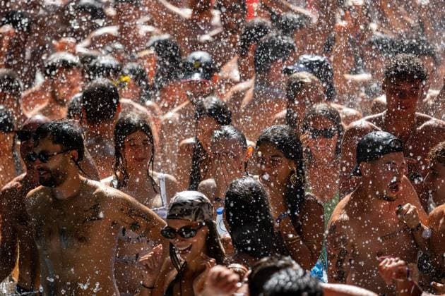 August 15, 2026, Paredes De Coura, Braga, Portugal: MEUTE perform an unexpected afternoon show by the river Coura - known locally as Couraiso - as festivalgoers gather on the riverbank and in the water during the last day of Vodafone Paredes de Coura. Paredes De Coura Portugal  - ZUMAs197 20260815_aaa_s197_115 Copyright: xDiogoxBaptistax