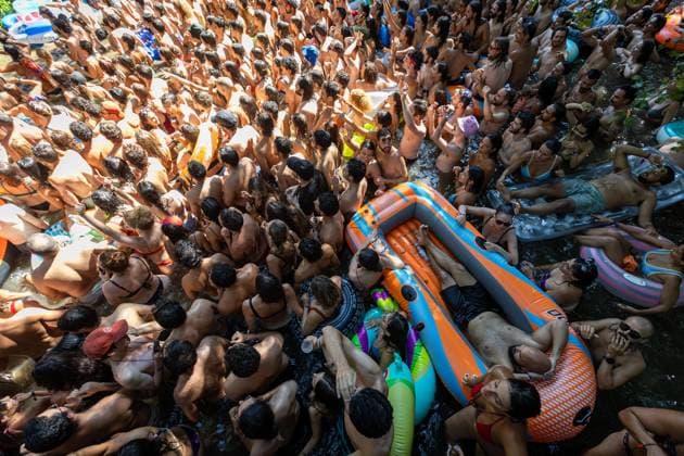 August 15, 2026, Paredes De Coura, Braga, Portugal: People swim, splash and enjoy the river while watching MEUTE™s unexpected afternoon performance at Couraiso during the last day of Vodafone Paredes de Coura Paredes De Coura Portugal  - ZUMAs197 20260815_aaa_s197_116 Copyright: xDiogoxBaptistax