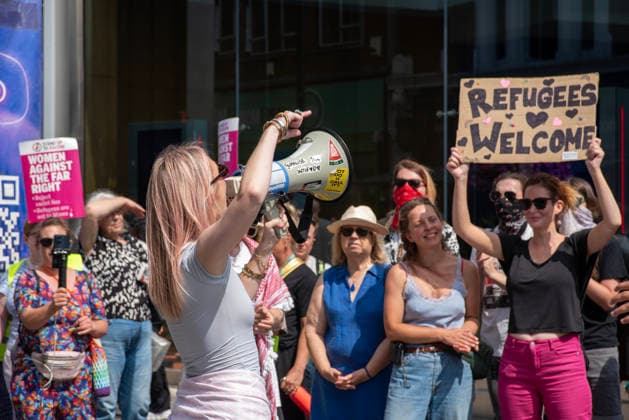 Britain First demo in Maidstone, UK - 15 Aug 2026 Anti-fascist counter-protesters hold placards and chant slogans during a demonstration. Around 150 supporters of the Britain First far-right party gathered in Maidstone, UK. The protesters marched through at the town centre led by Paul Golding the current leader of the party. Far-right campaigners were confronted by a group of anti-fascist counter-protesters on the way to the County Hall. Maidstone United Kingdom Copyright: xKrisztianxElekx xSOPAxImagesx SSS_20260815_COUNTER_PROTEST_0011005013